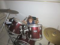 Unsere Tochter Esther spielt Schlagzeug